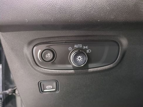 Used 2023 GMC Terrain SLE w/ Driver Convenience Package image 28