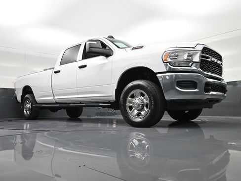 Used 2024 RAM 2500 Tradesman w/ Chrome Appearance Group AWD/4WD image 33