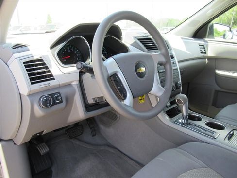 Used 2012 Chevrolet Traverse LS FWD image 16