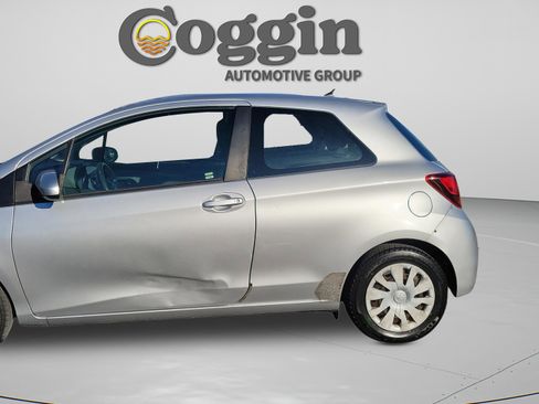 Used 2017 Toyota Yaris L image 21