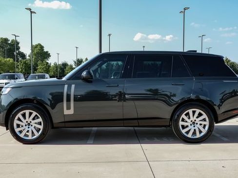 New 2026 Land Rover Range Rover Long Wheelbase SE AWD/4WD image 12