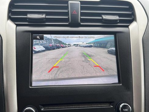 Used 2014 Ford Fusion SE w/ Equipment Group 202A FWD image 20