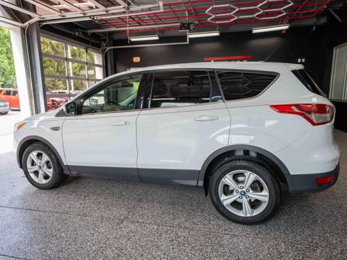 Used 2014 Ford Escape SE FWD image 2