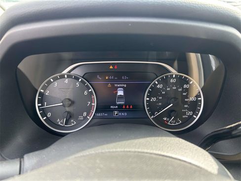 Used 2024 Nissan Titan SV w/ SV Convenience Package image 18