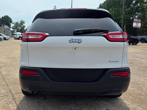 Used 2018 Jeep Cherokee Latitude Plus image 18