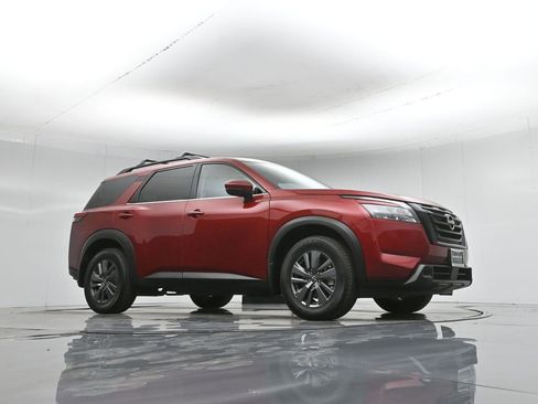 Used 2023 Nissan Pathfinder SV w/ SV Premium Package image 54