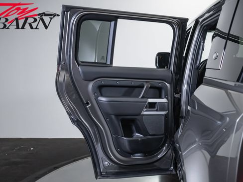 Used 2024 Land Rover Defender 110 X-Dynamic SE AWD/4WD image 38