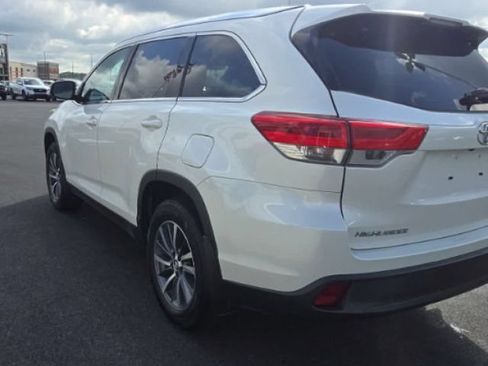 Used 2019 Toyota Highlander XLE AWD/4WD image 11