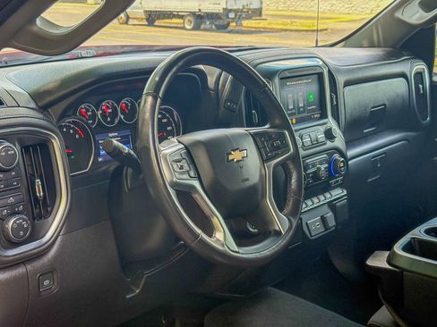 Used 2022 Chevrolet Silverado 1500 LT AWD/4WD image 6