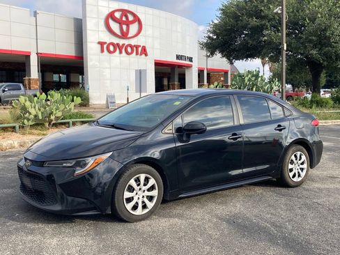 Used 2021 Toyota Corolla LE FWD image 1