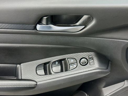 Used 2024 Nissan Altima 2.5 SV image 15