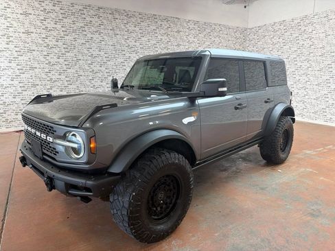 Used 2023 Ford Bronco Badlands w/ Sasquatch Package AWD/4WD image 3