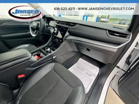 Used 2025 Jeep Grand Cherokee Altitude AWD/4WD image 28