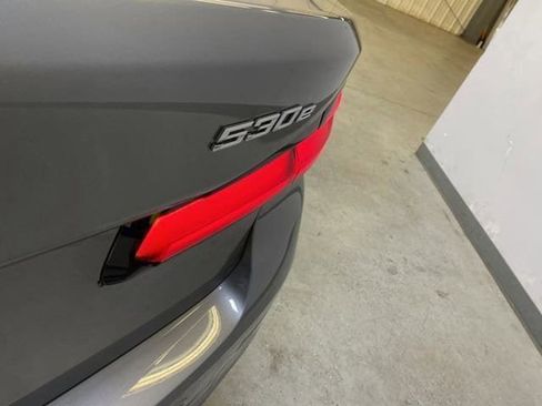 Used 2023 BMW 530e w/ Premium Package RWD image 18