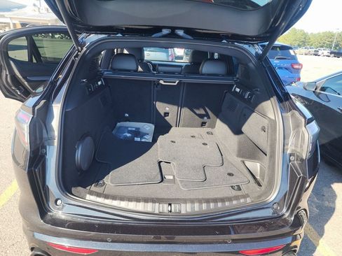 Used 2024 Alfa Romeo Stelvio Veloce image 9