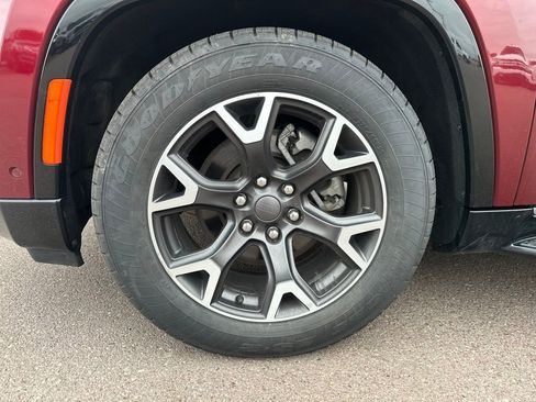 Used 2024 Jeep Wagoneer Series III AWD/4WD image 41