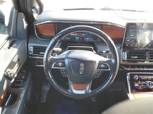 Used 2022 Lincoln Navigator L Reserve image 11