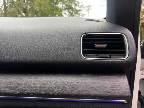 Used 2020 Mercedes-Benz GLE 350 4MATIC w/ Premium Package image 37