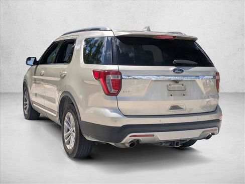 Used 2017 Ford Explorer XLT w/ Equipment Group 201A FWD image 6