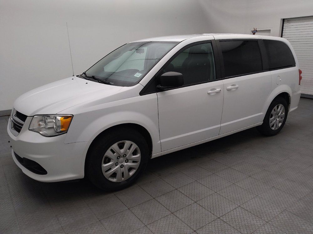Used 2018 Dodge Grand Caravan SE FWD image 2
