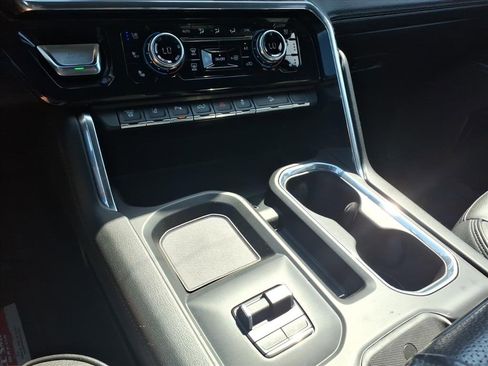 Used 2024 GMC Sierra 2500 Denali w/ Denali Reserve Package image 24