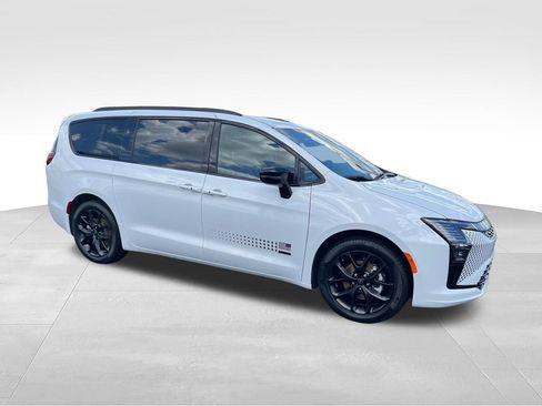 New 2027 Chrysler Pacifica Select FWD image 7