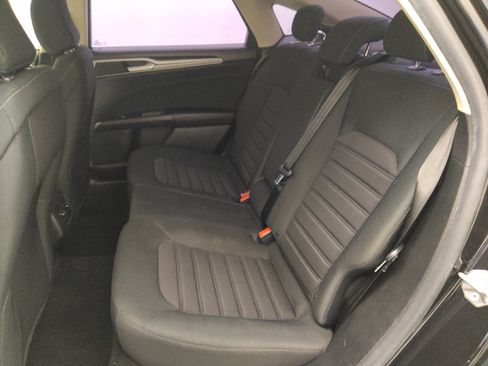 Used 2020 Ford Fusion SE image 18