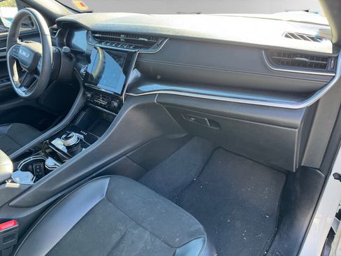 Certified 2023 Jeep Grand Cherokee Altitude image 21