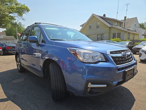 Used 2017 Subaru Forester 2.5i Limited AWD/4WD image 3