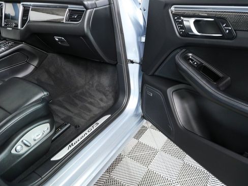 Certified 2017 Porsche Macan GTS image 27