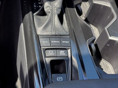 Used 2025 Toyota Camry SE w/ Convenience Package FWD image 33