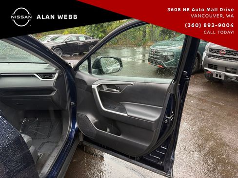 Used 2022 Toyota RAV4 XLE Premium AWD/4WD image 18