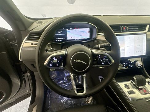 New 2025 Jaguar F-PACE R-Dynamic S image 12