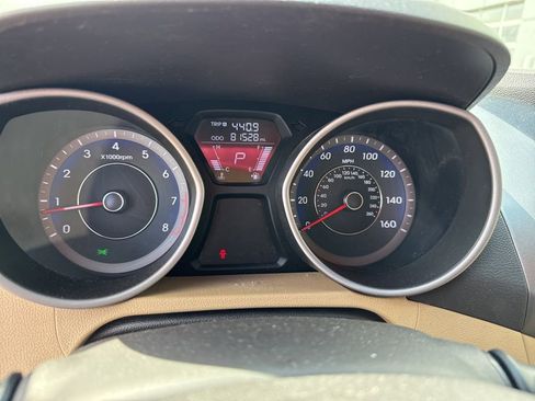 Used 2013 Hyundai Elantra GLS w/ Preferred Pkg FWD image 10