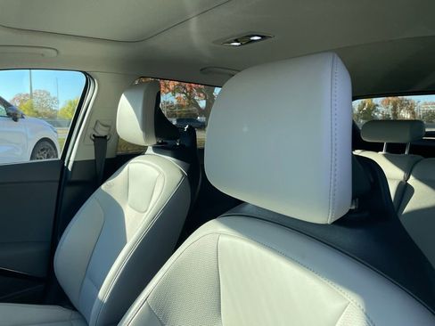 New 2025 Kia Niro EX Touring image 12