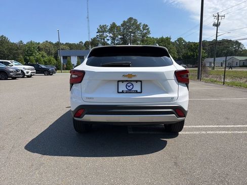 Used 2025 Chevrolet Trax LT w/ LT Convenience Package FWD image 10