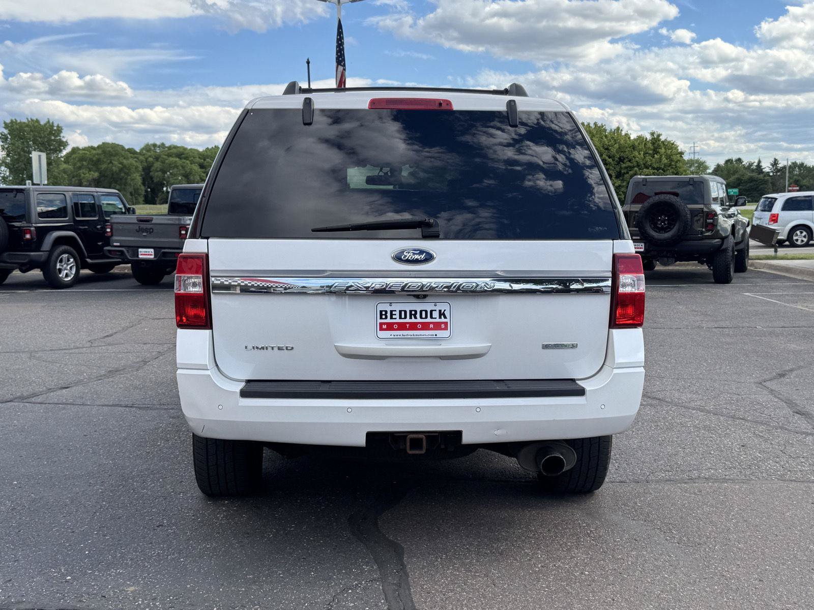 Used 2015 Ford Expedition Limited w/ Equipment Group 301A AWD/4WD image 8