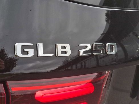 Used 2025 Mercedes-Benz GLB 250 4MATIC image 29