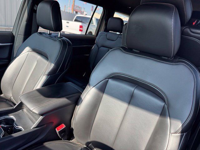 Used 2025 Jeep Grand Cherokee L Limited w/ Black Appearance Package AWD/4WD image 11