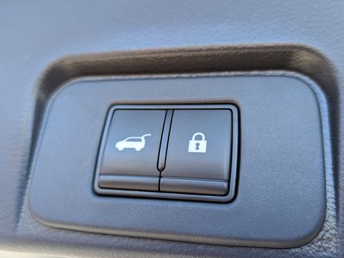 Used 2023 Nissan Rogue SL w/ SL Premium Package image 14