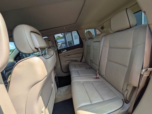 Used 2017 Jeep Grand Cherokee Overland AWD/4WD image 29