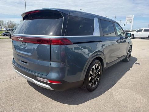 Used 2023 Kia Carnival EX FWD image 5