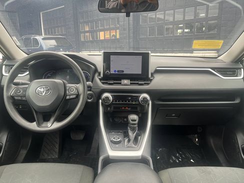 Used 2025 Toyota RAV4 XLE AWD/4WD image 20