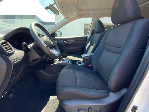 Used 2017 Nissan Rogue SV FWD image 10