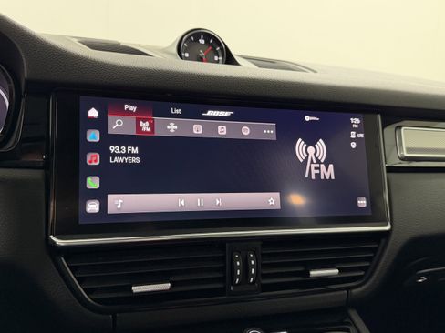 Certified 2023 Porsche Cayenne Platinum Edition image 45