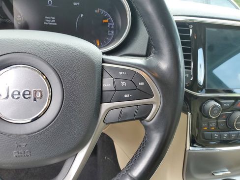 Used 2022 Jeep Grand Cherokee Laredo E w/ Security & Convenience Group AWD/4WD image 22