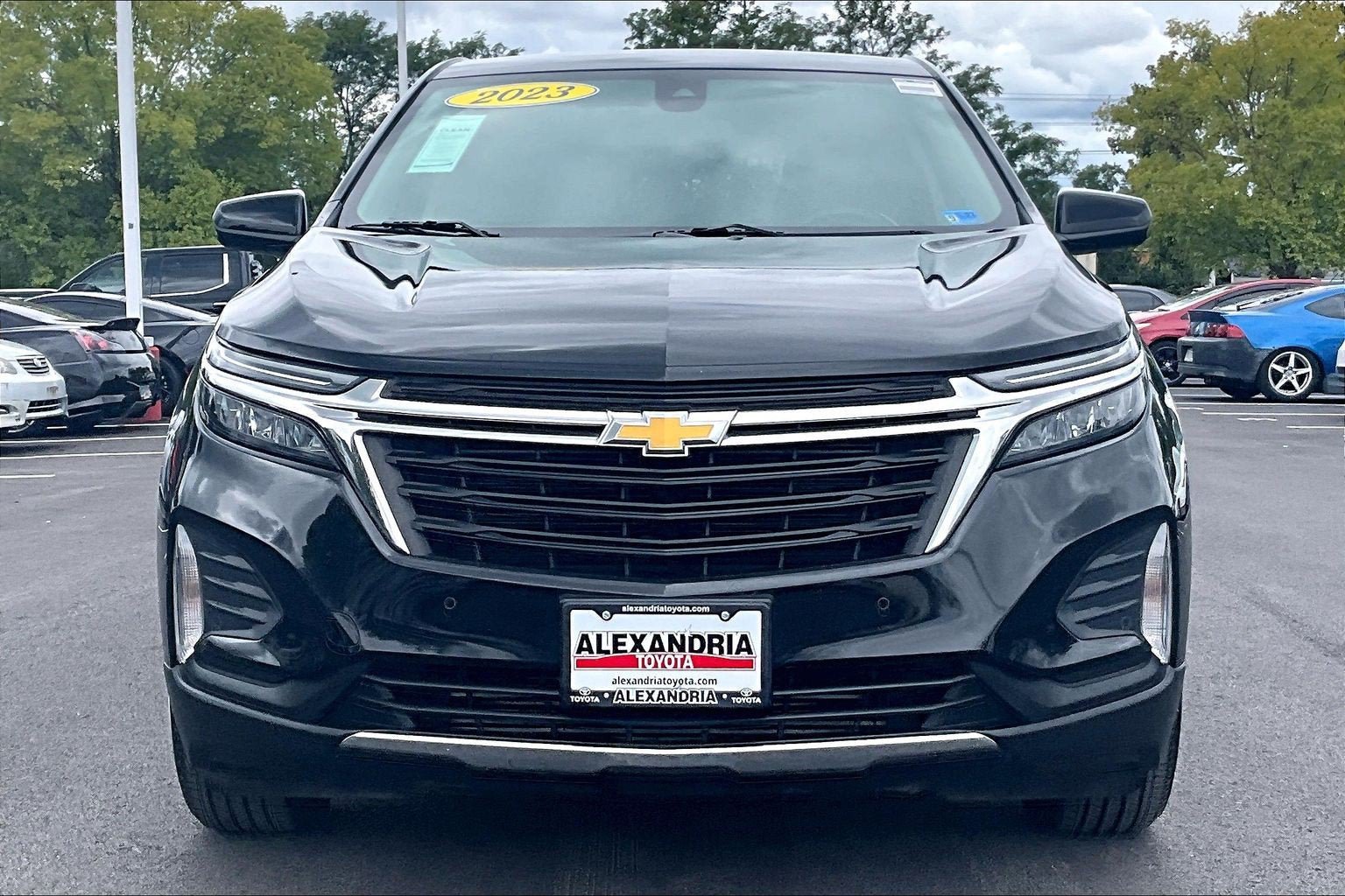 Used 2023 Chevrolet Equinox LT w/ Driver Convenience Package FWD image 3