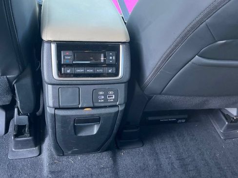 Certified 2024 Subaru Ascent Limited w/ Technology Package AWD/4WD image 9
