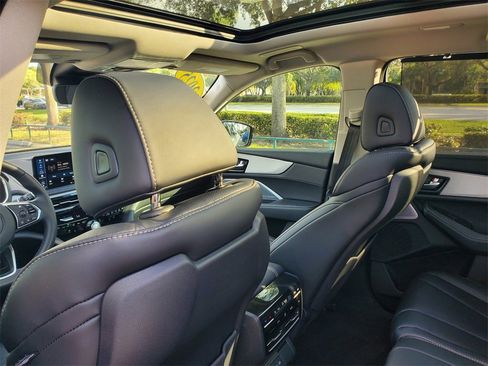 Used 2025 Acura MDX w/ Technology Package image 11