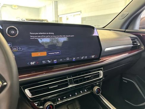 Used 2024 Chevrolet Traverse RS AWD/4WD image 44